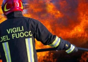 Due Vigili del Fuoco ricoverati dopo aver domato gli incendi nelle aree pinetate di Maglie, Scalzo: “Far partire le squadre AIB dal 1° luglio è assolutamente tardivo. Il Salento ha bisogno di più squadre e in tempi più rapidi”